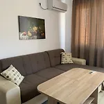 Sunny Days Apartment