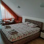Alexander Lozenets Beach Complex Apartment
