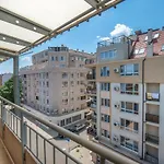 Azure Pretty Apartment Top Location Near Sea Garden