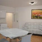 Top Center Apartment Gramophone With Private Parking