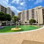 Royal Beach Apartments - 5M To Pool, 100M To Beach