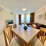 Bratanov Arena Apartment