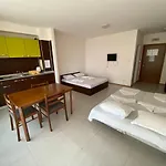 Kamelia Grand Apartments