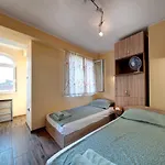Funny-Gunny Room To The Sea Garden