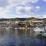 Marina Sunrise Apartment