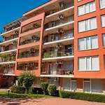 Sunset Beach - Menada Apartments