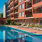 Sunset Beach - Menada Apartments