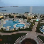 Sunset Resort Family