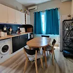 Charming Apartment 6 M From The Main Street