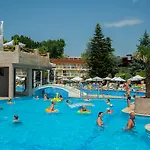 Dit Evrika Beach Club Hotel