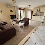 Cosy Apartment With Sea View In Santa Marina