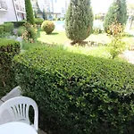 Rutland Beach 2 - Menada Apartments