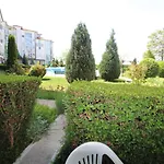 Rutland Beach 2 - Menada Apartments