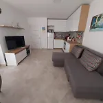 Sea Breeze Apartment