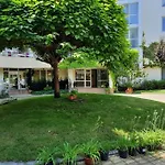 Central, 1 Bed Apt, 3* Yassen