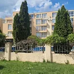 Kamelia Suites