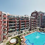 Admiral Plaza Apartment , Large Swimming Pool , 5 Min Walking To The Beach