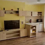 Oasis Deluxe Apartment By The Sea