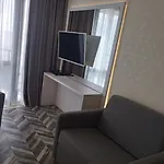 Sea View Triple S B