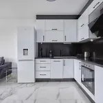 Sunny Seaside Retreat 2Bd Apartment In Nesebar By Flat Mаnаger