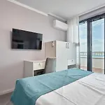 3Bd Beach Paradise With A Stunning View With Parking By Flat Mаnаger