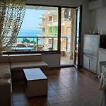 Cozy Apartment With Sea View And Free Parking