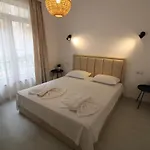 Flores Garden - Menada Apartments