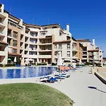 Апартамент В Обзор Бийч Резорт На Първа Линия С Директен Достъп До Плажа!