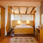 Casa Del Mar Apartments