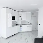 Admiral Plaza Apartment , Large Swimming Pool , 5 Min Walking To The Beach