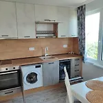 Teddy'S Sea View Apartment