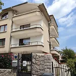 Yanevi Apartments