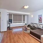 Mavrova Guest House