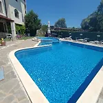 Oasis Beach House , Apartment Nevena