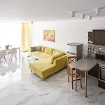 Luxury First Line Apartment With Pool By The Sea