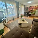 Beach One Bedroom Apartment Moni