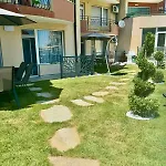 Beach One Bedroom Apartment Moni