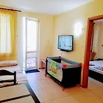 Sunny Beach Hills Apartment - Private