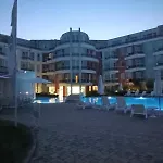Four-Bed Apartment In The Aparthotel Emberli.