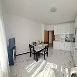 Апартамент Бижу М