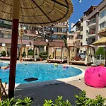 Marina Bay Apart Saint Vlas