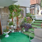 Farlalievi Guest House
