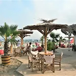 Seaside Garden 2 Bedroom Apartment For 4+1 Pax