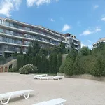 Sun Wave Apartment Near The Sea