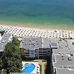 Central Beach Ravda Apartments
