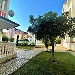 Bravo 5 Apartments