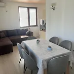 Частен Апартамент Стамополу - Private Two-Bedroom Apartment Stamopolu