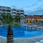 Sun Coast Villas - Sea View Apartment Few Steps From Beach And Marina