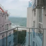 Kraybrezhna Apartment