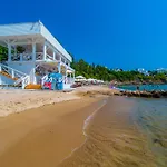 Flores Garden Beach Residence
